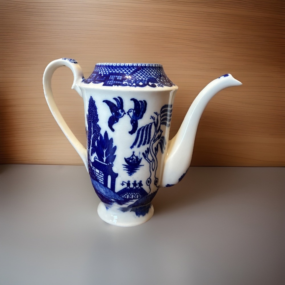 Vintage Blue Willow Tea Coffee Pot 7.5" Broken Lid Japan Blue white - Picture 2 of 9